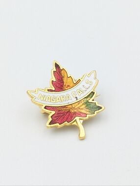 4/24$ Vintage Niagara Falls Canada enamel maple leaf brooch pin gold tone